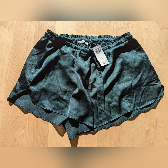 Dark green satin sleep set (shorts and tank top) - Picture 7 of 7